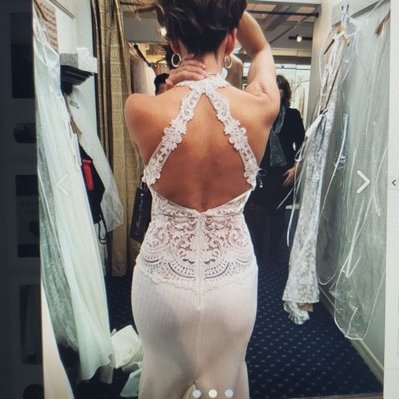 Wedding dress - Picture 2 of 3